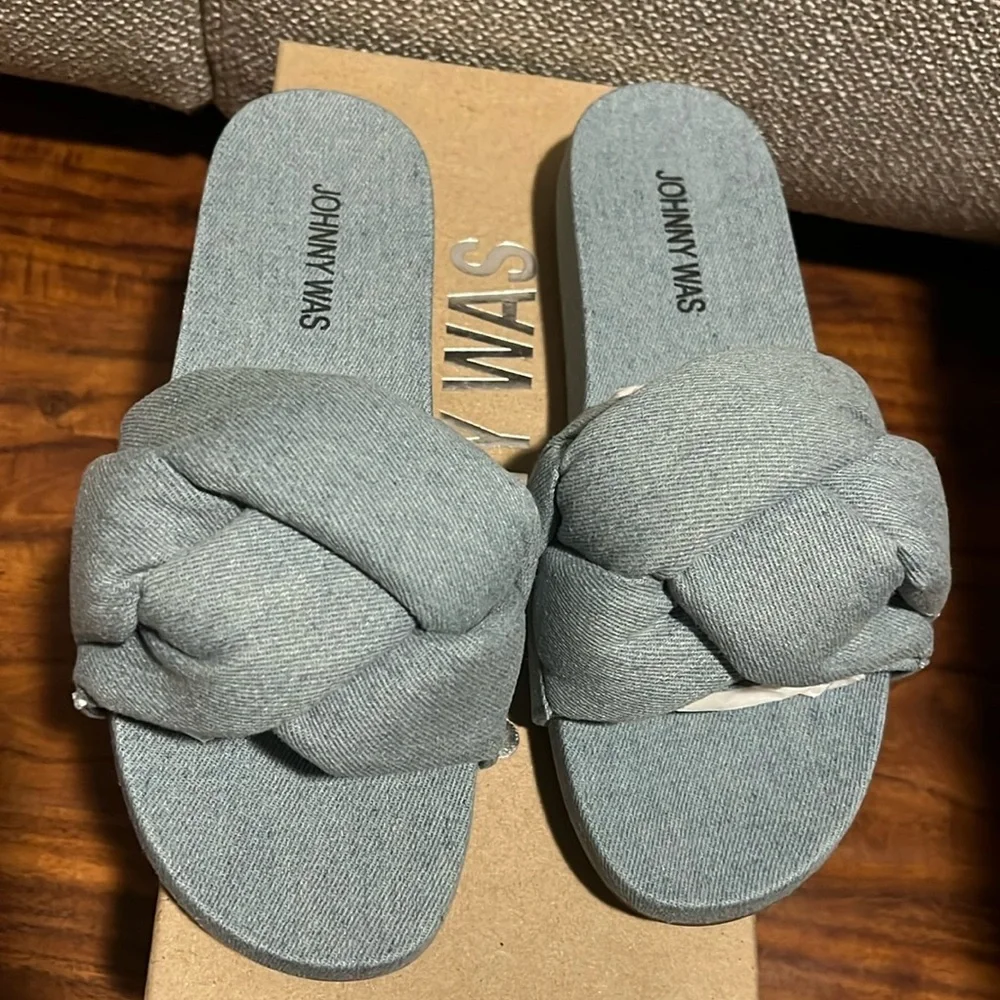 JOHNNY WAS Ojai Sandal in Blue Denim Size 6 - New - Picture 1 of 8
